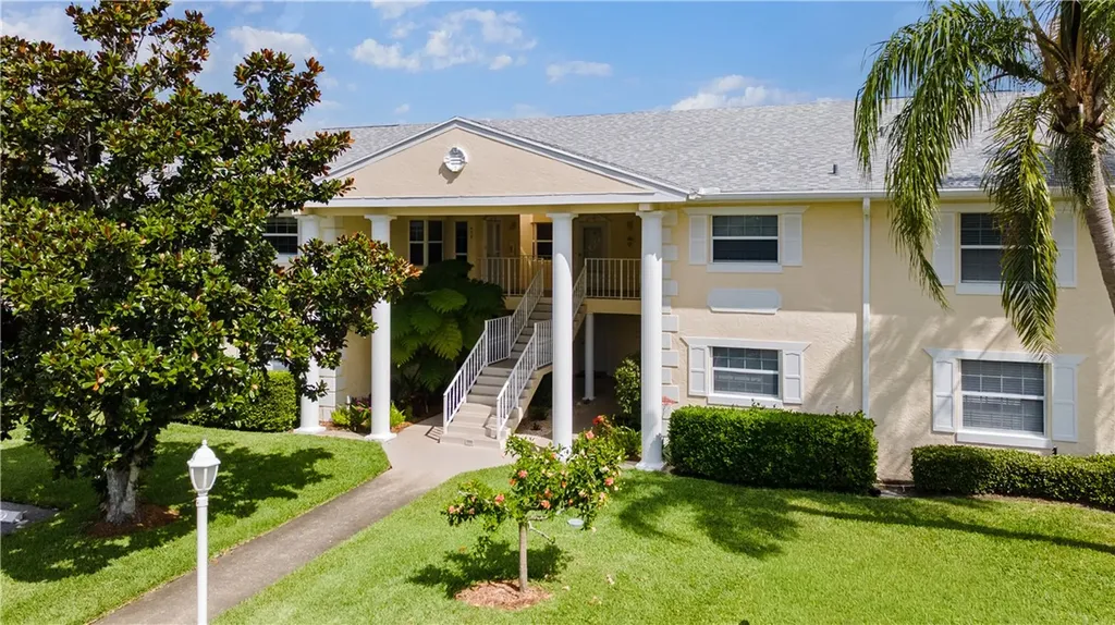 476 Grove Isle Circle Vero Beach FL 32962