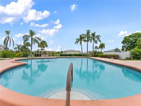 476 Grove Isle Circle Vero Beach FL 32962