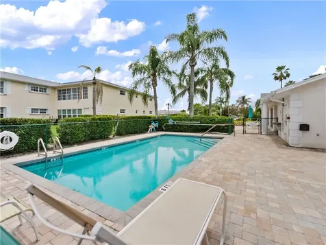 476 Grove Isle Circle Vero Beach FL 32962