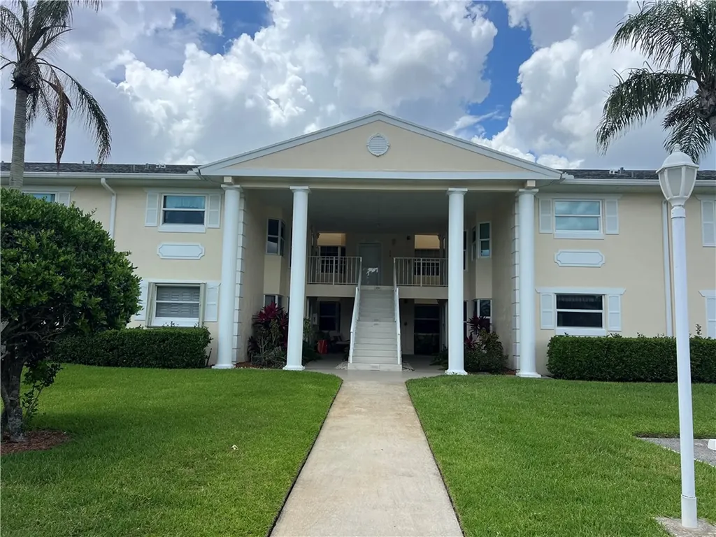 379 N Grove Isle Circle Vero Beach FL 32962