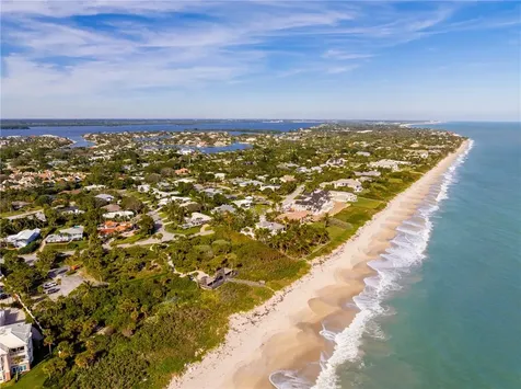 1825 Mooringline Drive Vero Beach FL 32963