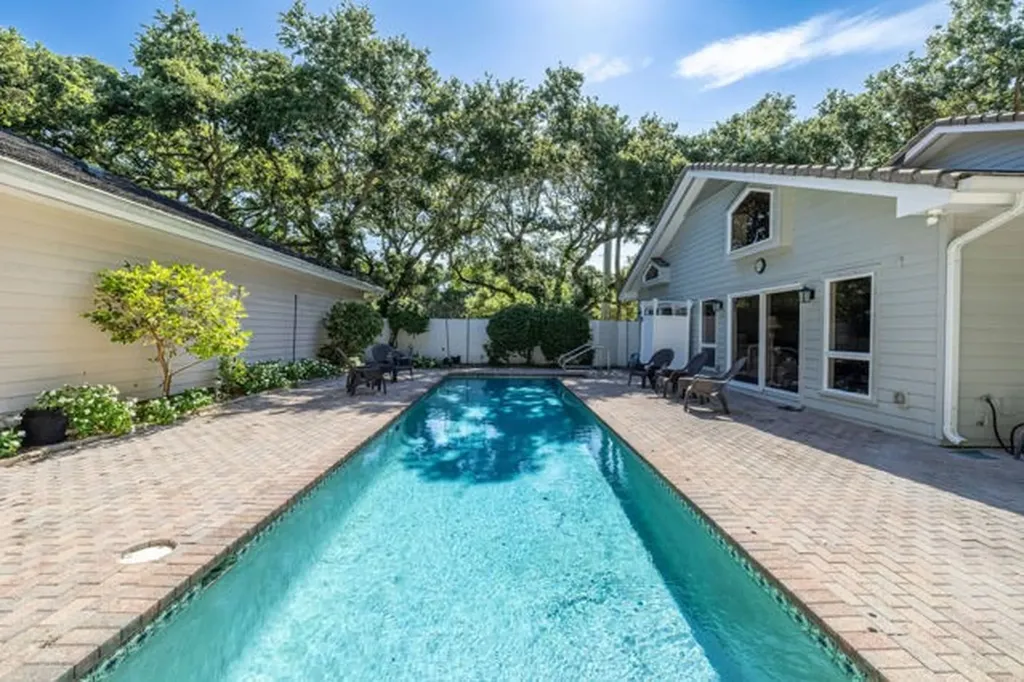300 S Peppertree Drive Vero Beach FL 32963