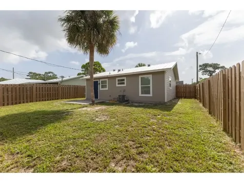 1325 22nd Avenue SW Vero Beach FL 32962