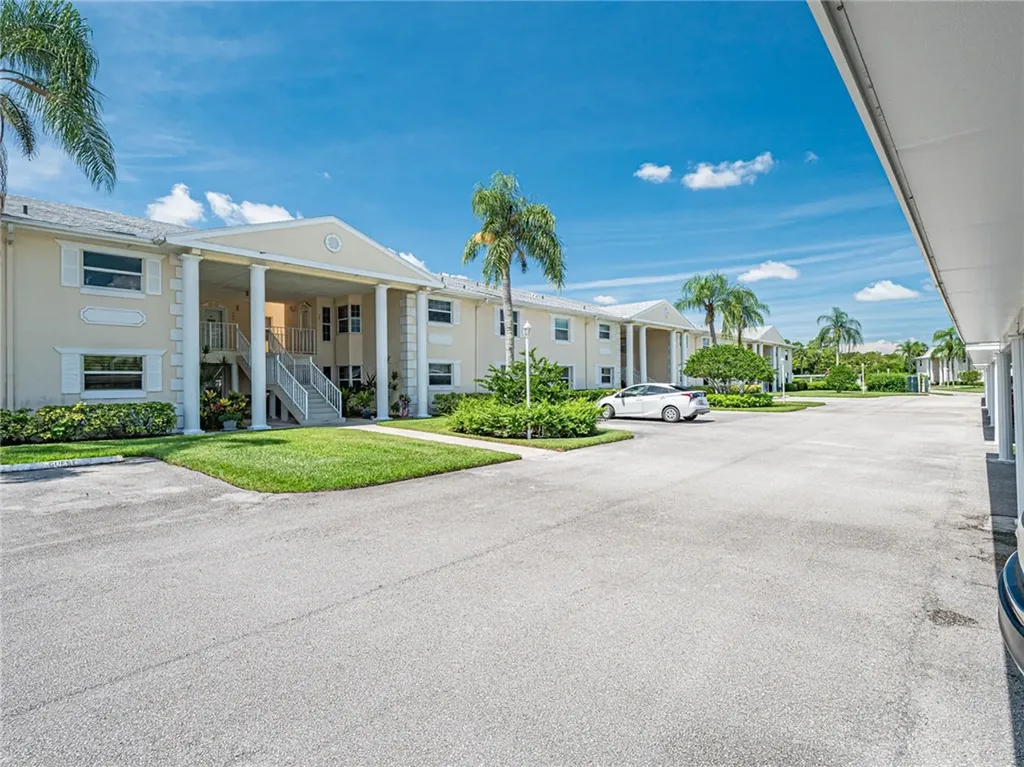 385 Grove Isle Circle Vero Beach FL 32962