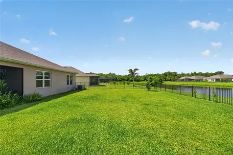 2233 Stratton Terrace SW Vero Beach FL 32968
