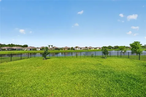2233 Stratton Terrace SW Vero Beach FL 32968