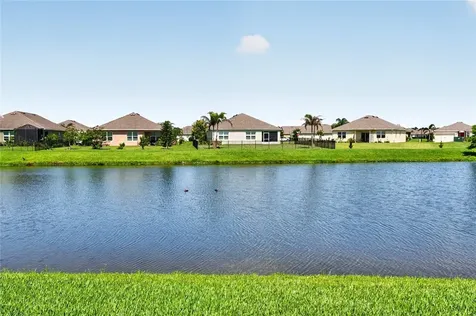 2233 Stratton Terrace SW Vero Beach FL 32968