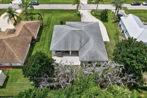 934 Bermuda Avenue Sebastian FL 32958