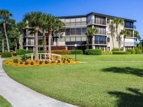 1825 Mooringline Drive Vero Beach FL 32963
