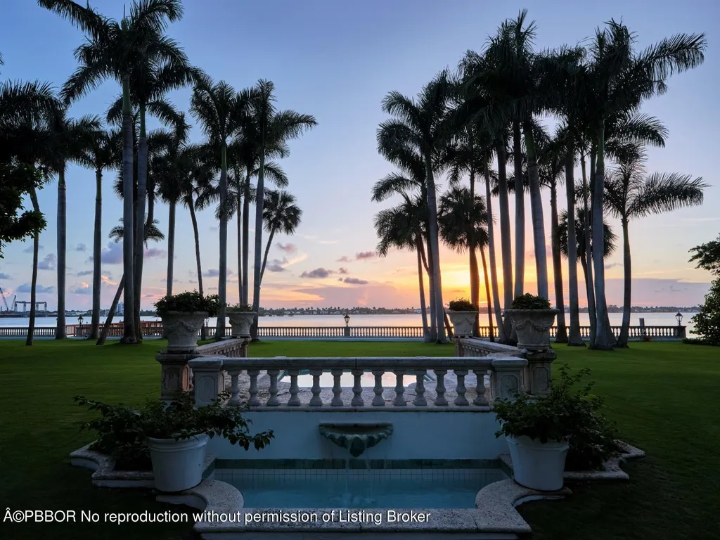 174 Via Del Lago Palm Beach FL 33480
