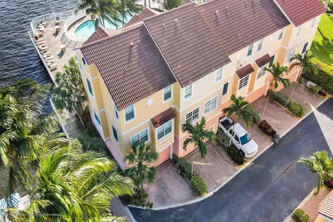 147 Harbors Way Boynton Beach FL 33435