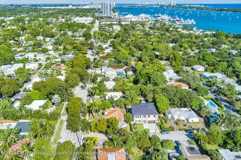 383 31st Court West Palm Beach FL 33407