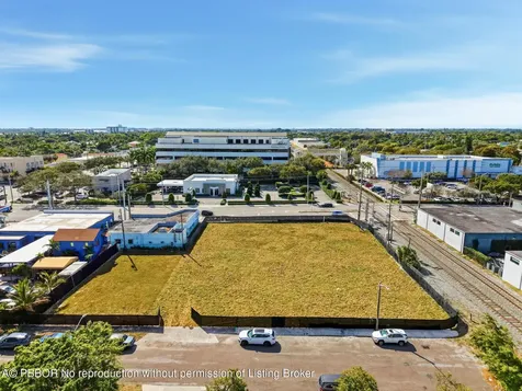 428 Avon Road West Palm Beach FL 33401
