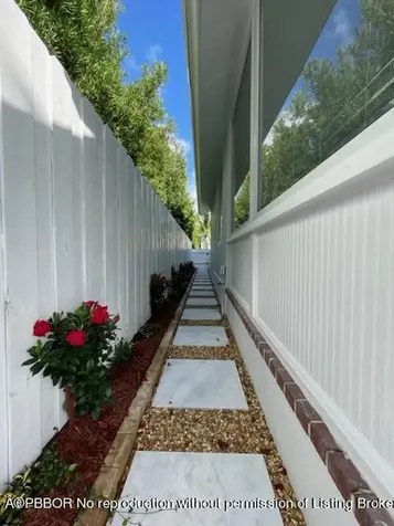402 Seabreeze Avenue Palm Beach FL 33480