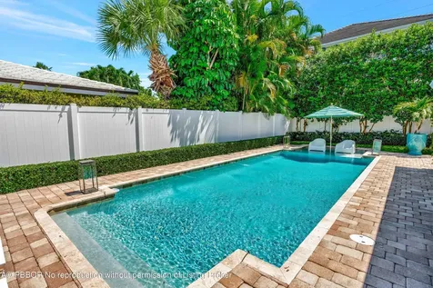 136 Worth Court S West Palm Beach FL 33405