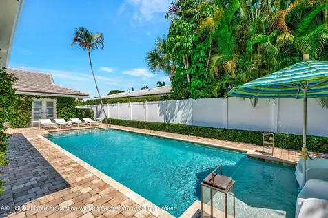 136 Worth Court S West Palm Beach FL 33405