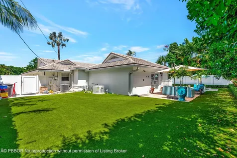 136 Worth Court S West Palm Beach FL 33405