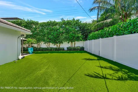136 Worth Court S West Palm Beach FL 33405