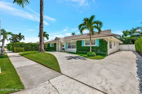 136 Worth Court S West Palm Beach FL 33405
