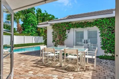 136 Worth Court S West Palm Beach FL 33405