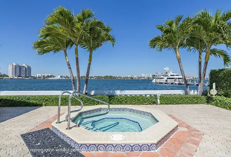 150 Bradley Place Palm Beach FL 33480
