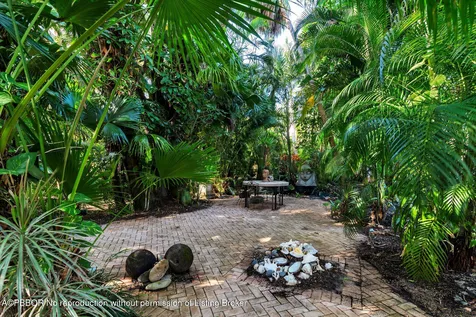 228 Phipps Plaza Palm Beach FL 33480