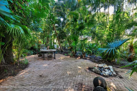 228 Phipps Plaza Palm Beach FL 33480