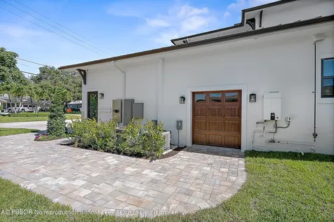 325 Fairway N Tequesta FL 33469