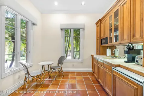 226 Via Las Brisas Palm Beach FL 33480