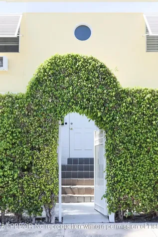 172 N County Road Palm Beach FL 33480
