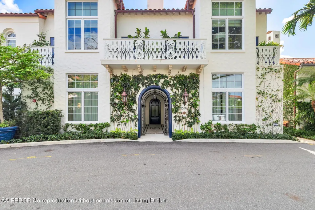 236 Phipps Plaza Palm Beach FL 33480