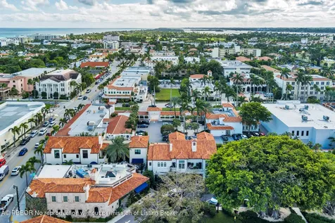236 Phipps Plaza Palm Beach FL 33480