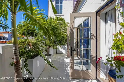 238 Phipps Plaza Palm Beach FL 33480