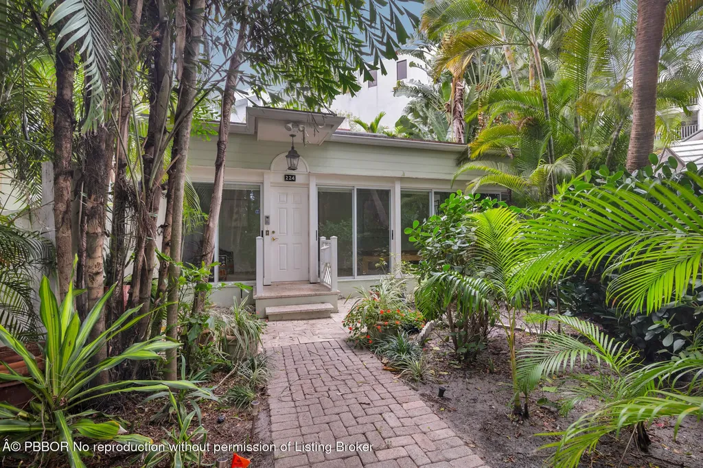 224 Phipps Plaza Palm Beach FL 33480