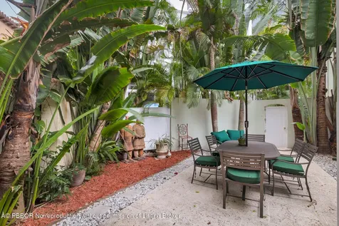 224 Phipps Plaza Palm Beach FL 33480