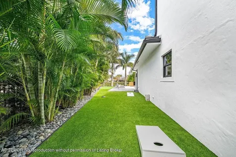 3019 Gin Berry Way West Palm Beach FL 33401