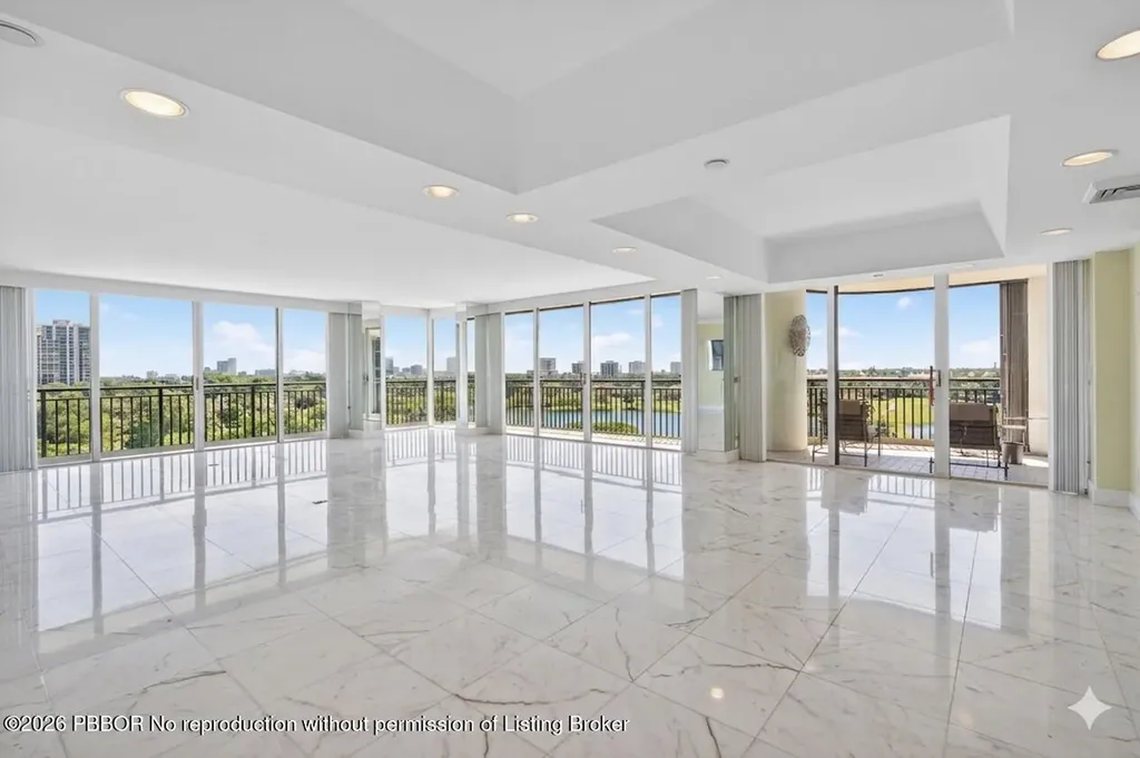 2427 Presidential Way West Palm Beach FL 33401