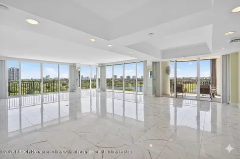 2427 Presidential Way West Palm Beach FL 33401