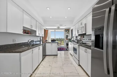 2427 Presidential Way West Palm Beach FL 33401