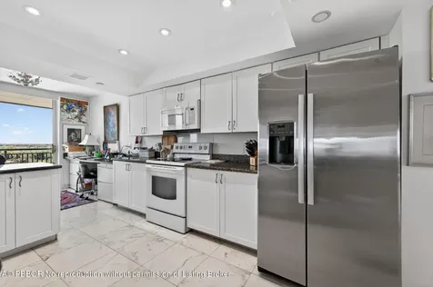 2427 Presidential Way West Palm Beach FL 33401