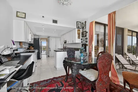 2427 Presidential Way West Palm Beach FL 33401