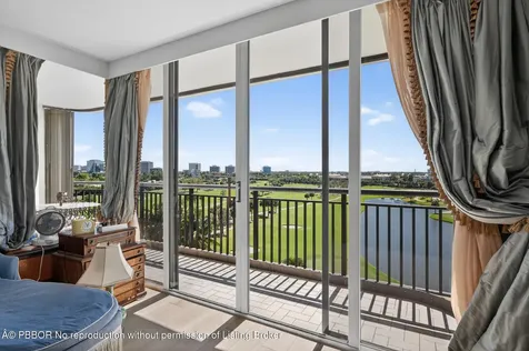 2427 Presidential Way West Palm Beach FL 33401