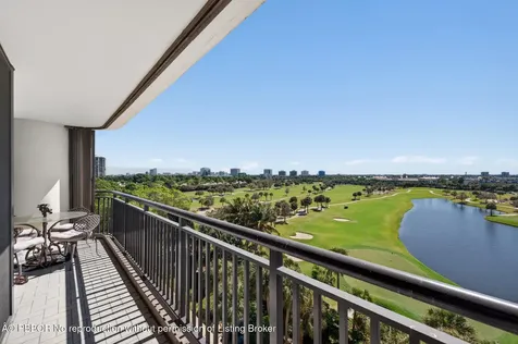 2427 Presidential Way West Palm Beach FL 33401