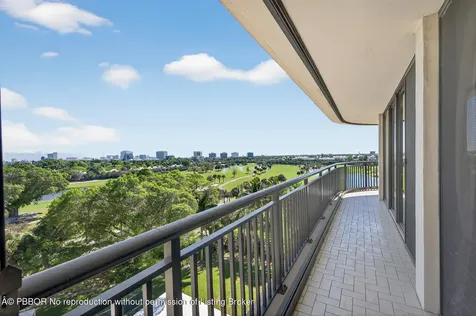 2427 Presidential Way West Palm Beach FL 33401
