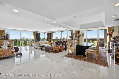 2427 Presidential Way West Palm Beach FL 33401