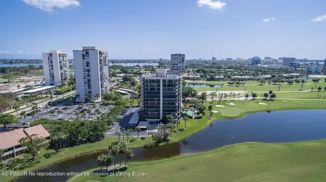 2427 Presidential Way West Palm Beach FL 33401