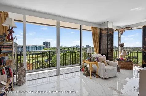 2427 Presidential Way West Palm Beach FL 33401