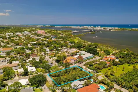 502 S Palmway Lake Worth Beach FL 33460