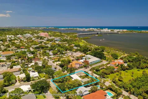 502 S Palmway Lake Worth Beach FL 33460