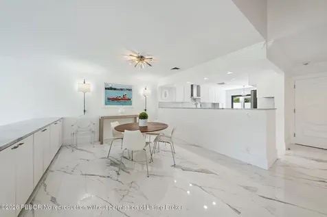 2435 Presidential Way West Palm Beach FL 33401